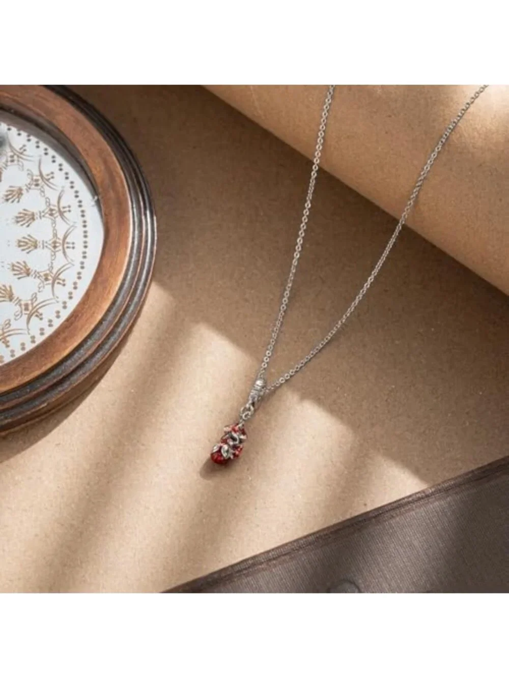 Stylish Spider Pendant Necklace with Adjustable Chain for Unisex Fashion